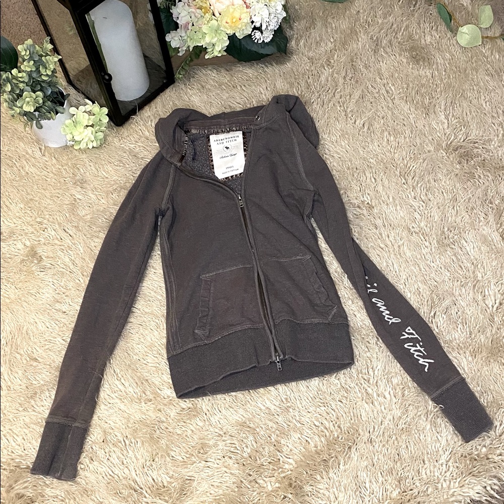 Vintage A&F zip-up hoodie worn once